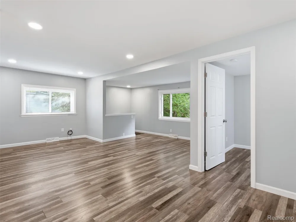 592 Overlook Street White Lake Charter Township, MI 48386