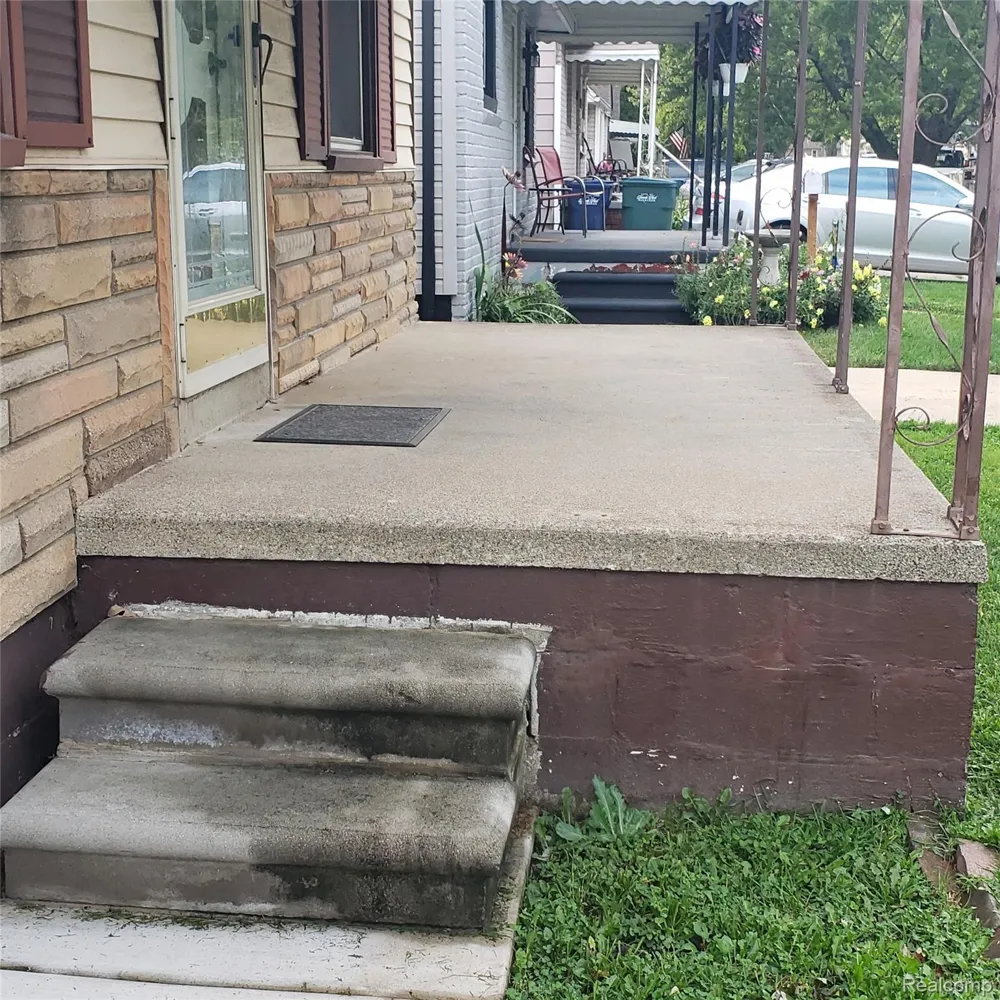 2043 Mill Street Lincoln Park City, MI 48146