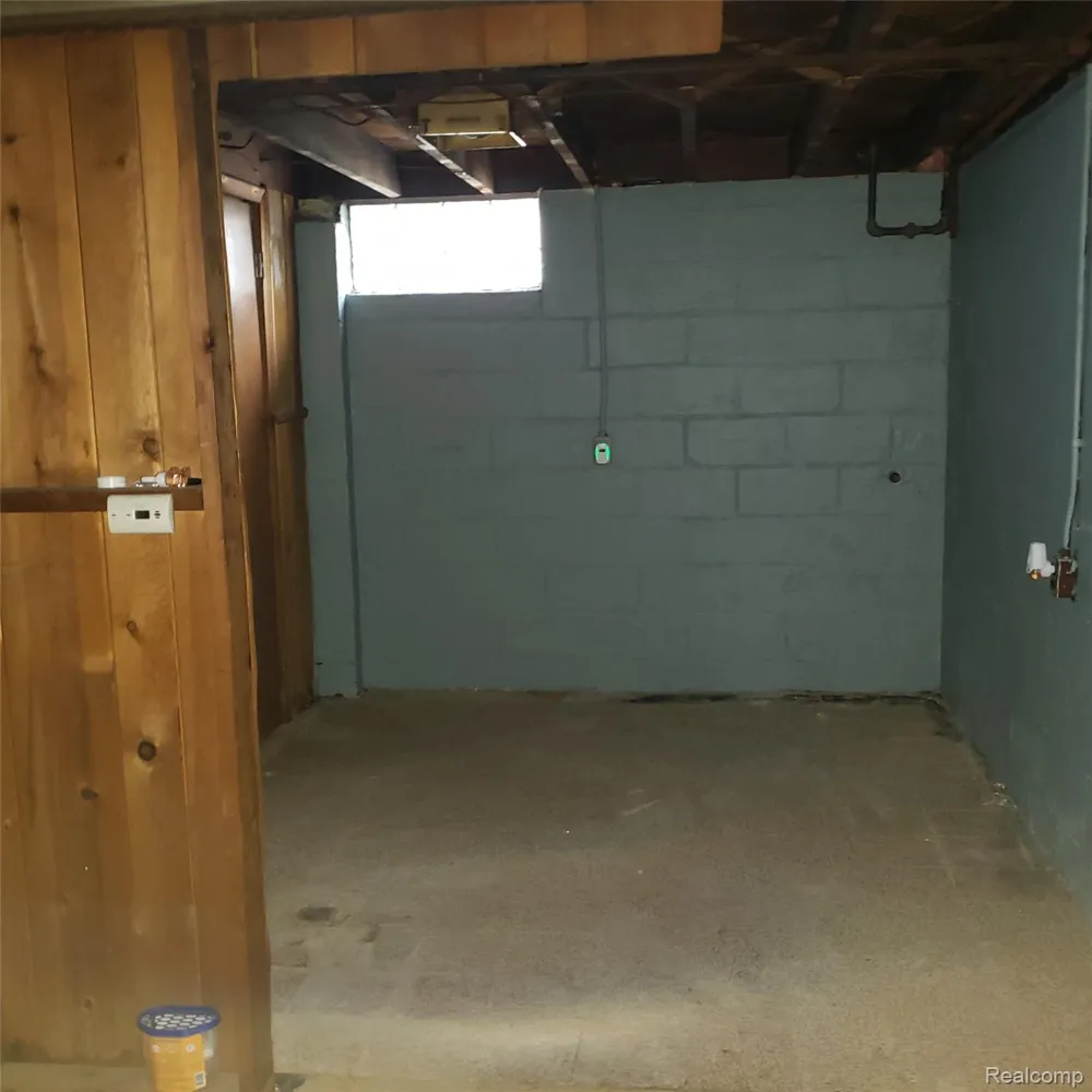2043 Mill Street Lincoln Park City, MI 48146