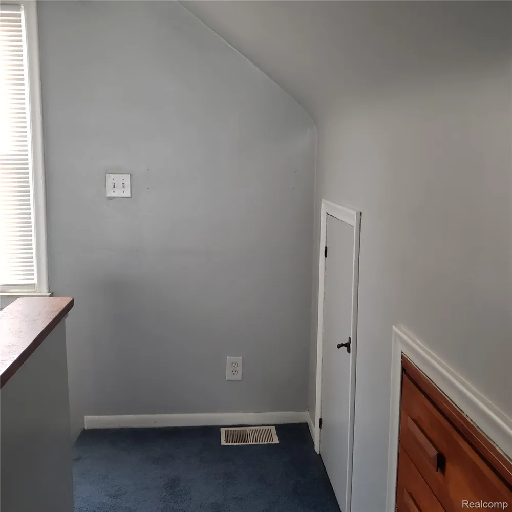 2043 Mill Street Lincoln Park City, MI 48146