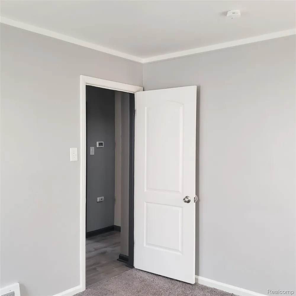 2043 Mill Street Lincoln Park City, MI 48146