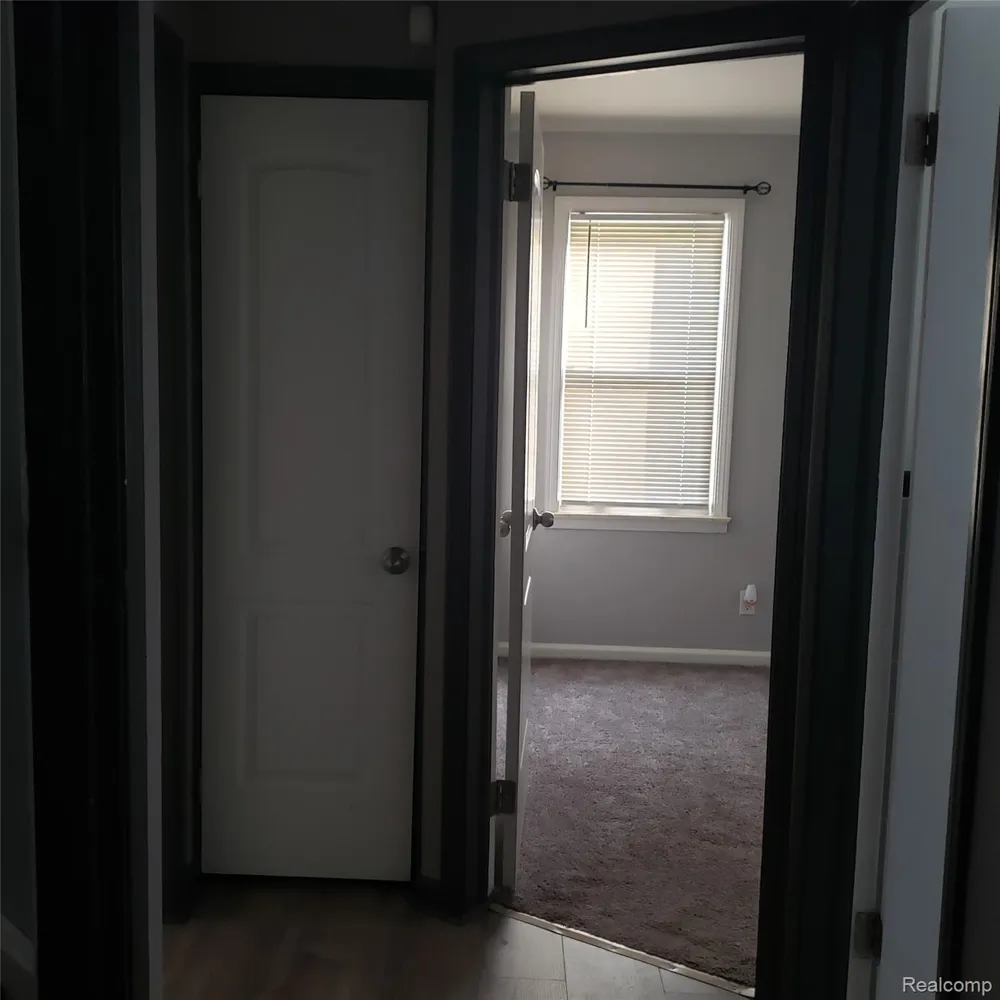 2043 Mill Street Lincoln Park City, MI 48146