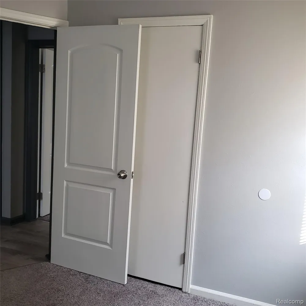 2043 Mill Street Lincoln Park City, MI 48146