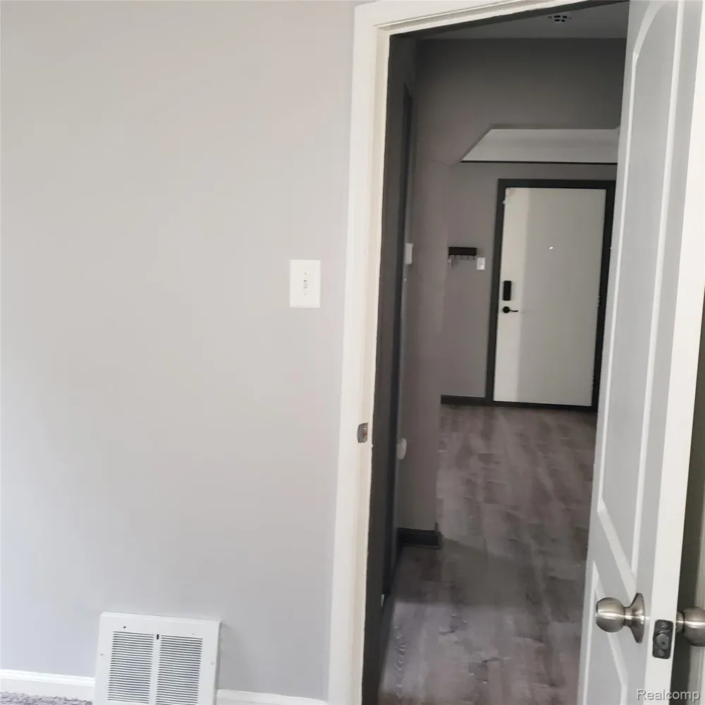 2043 Mill Street Lincoln Park City, MI 48146