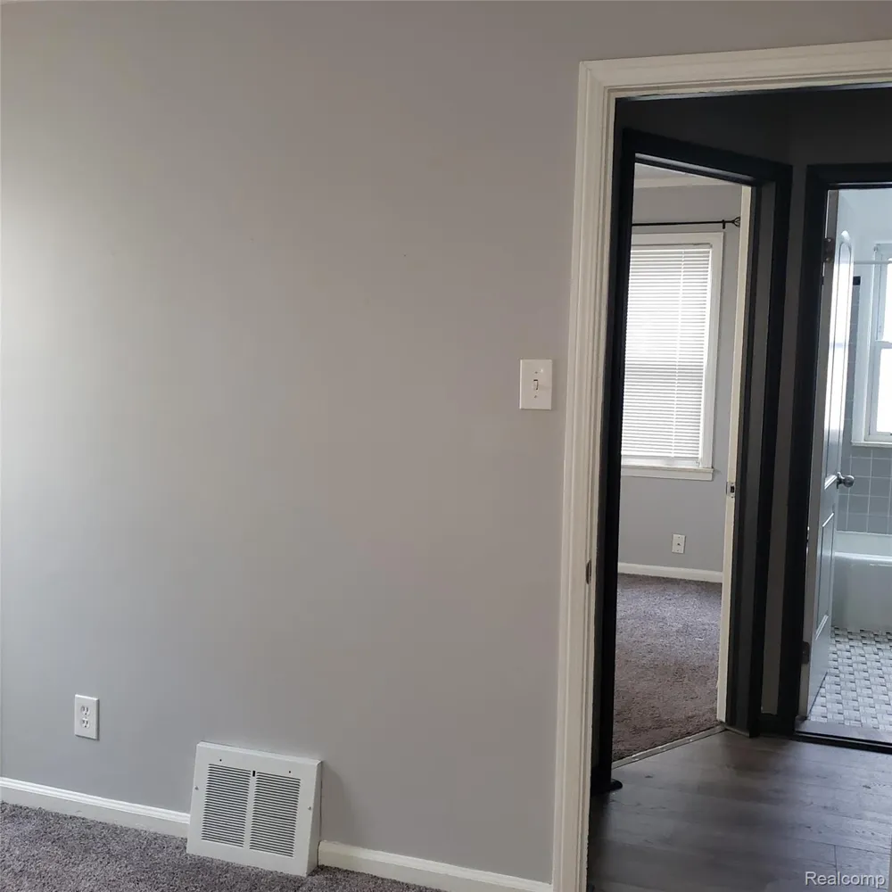 2043 Mill Street Lincoln Park City, MI 48146
