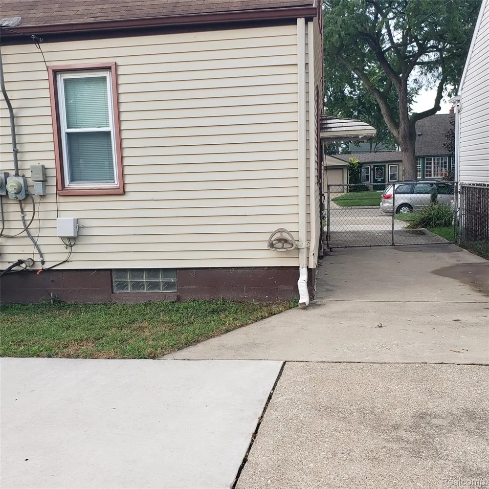 2043 Mill Street Lincoln Park City, MI 48146