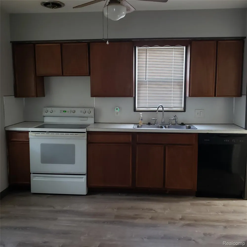 2043 Mill Street Lincoln Park City, MI 48146
