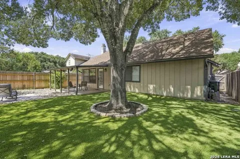 2106 RIVER HOLLOW DR