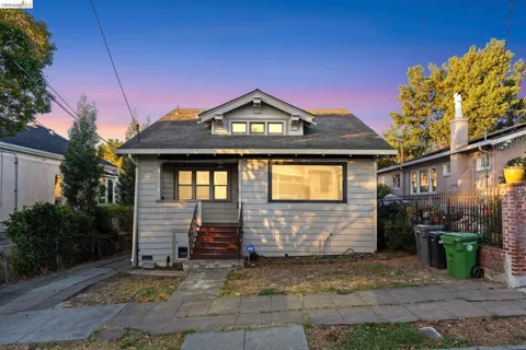 3275 Hyde