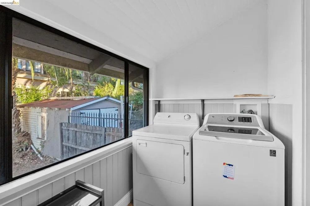 3275 Hyde Oakland, CA 94601