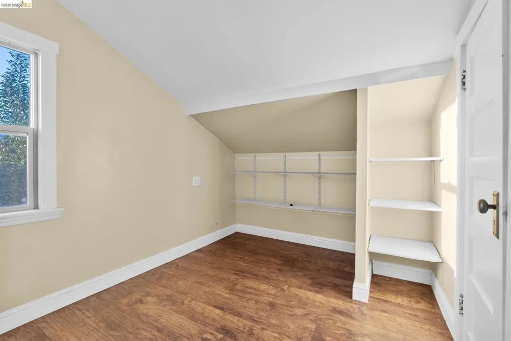 3275 Hyde Oakland, CA 94601