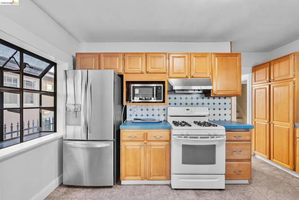 3275 Hyde Oakland, CA 94601
