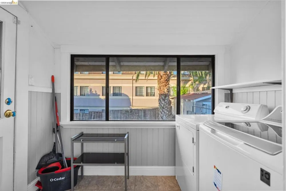 3275 Hyde Oakland, CA 94601