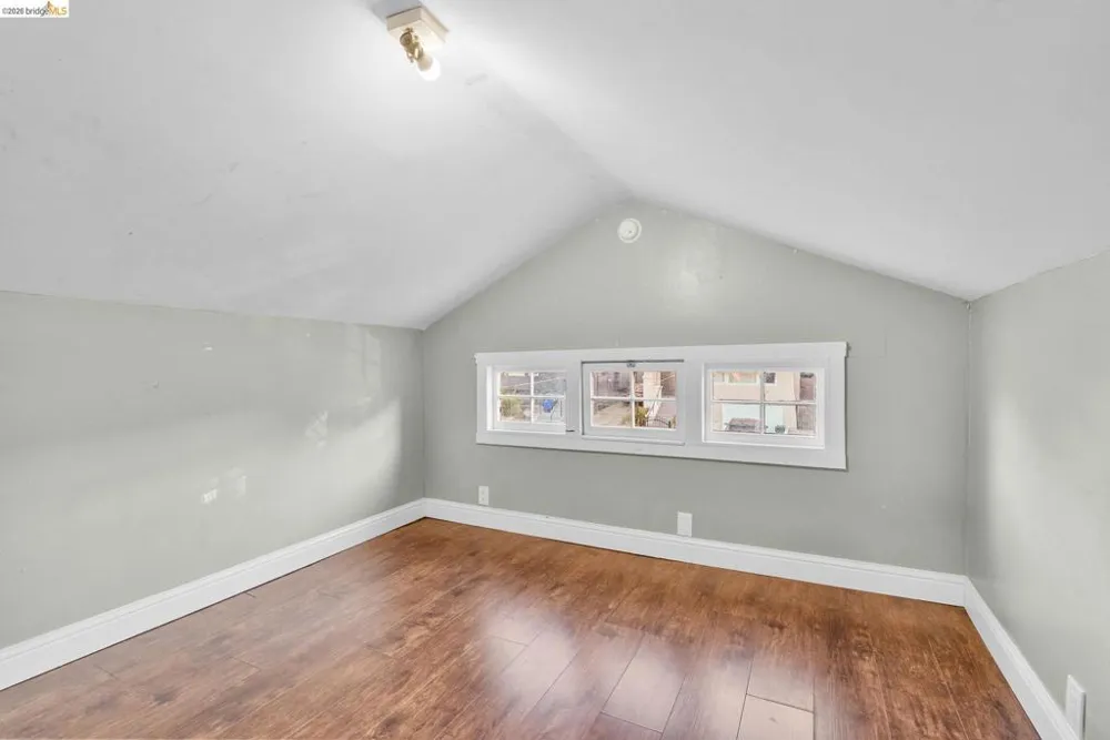 3275 Hyde Oakland, CA 94601