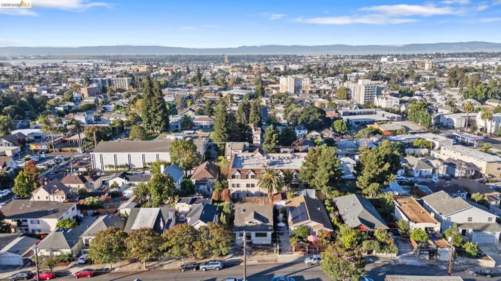 3275 Hyde Oakland, CA 94601