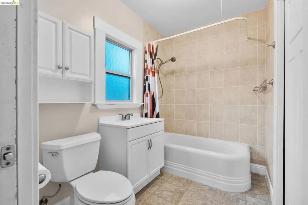 3275 Hyde Oakland, CA 94601