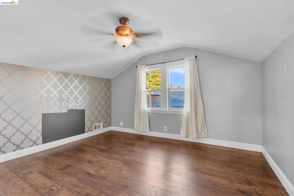 3275 Hyde Oakland, CA 94601