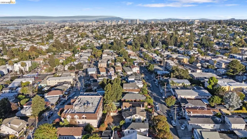 3275 Hyde Oakland, CA 94601