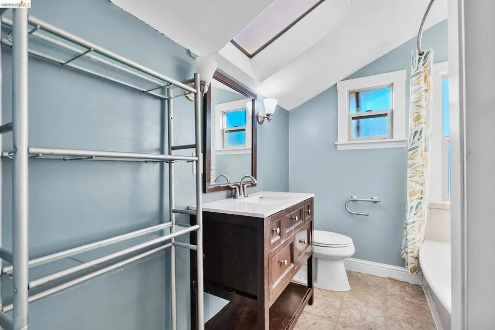 3275 Hyde Oakland, CA 94601