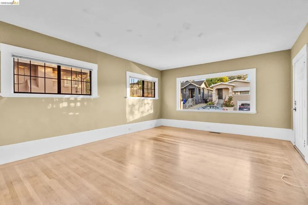 3275 Hyde Oakland, CA 94601