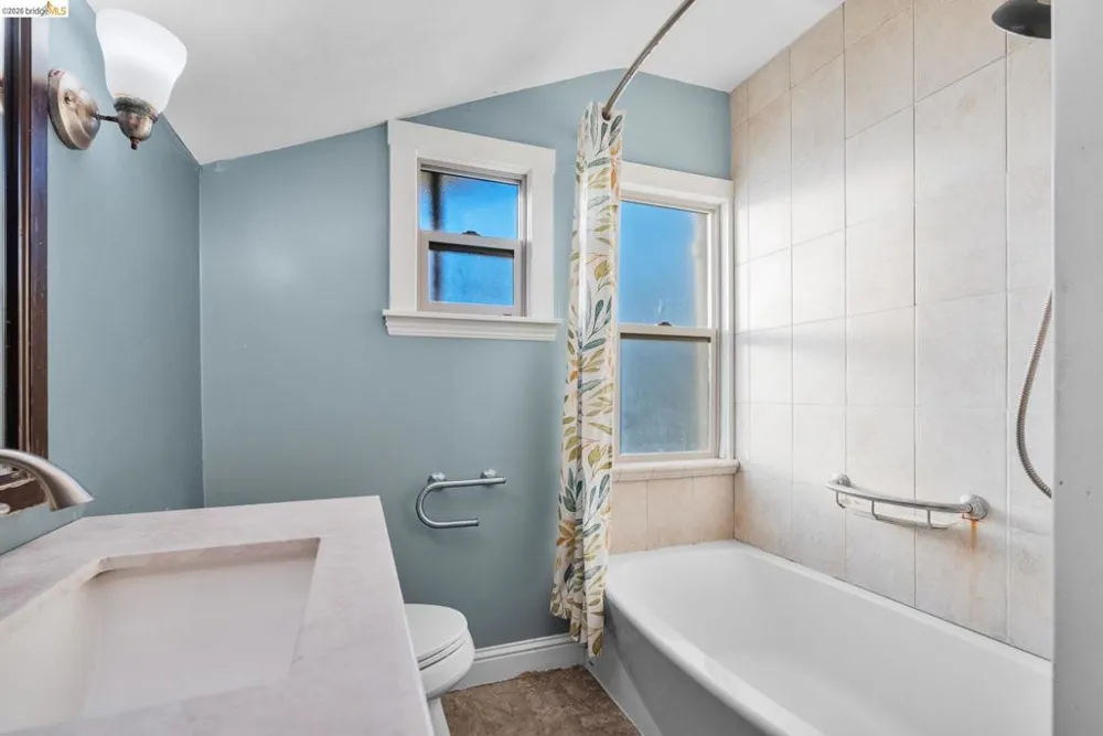 3275 Hyde Oakland, CA 94601
