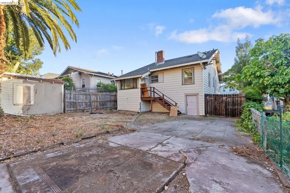 3275 Hyde Oakland, CA 94601