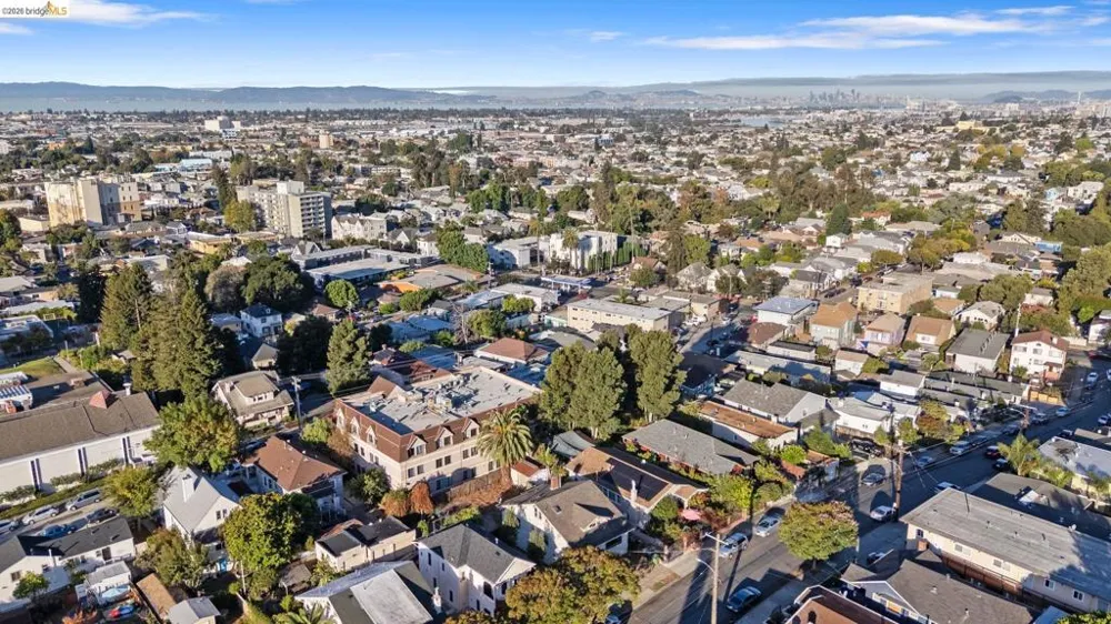 3275 Hyde Oakland, CA 94601