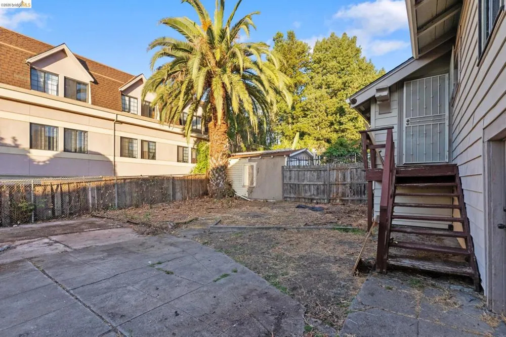 3275 Hyde Oakland, CA 94601