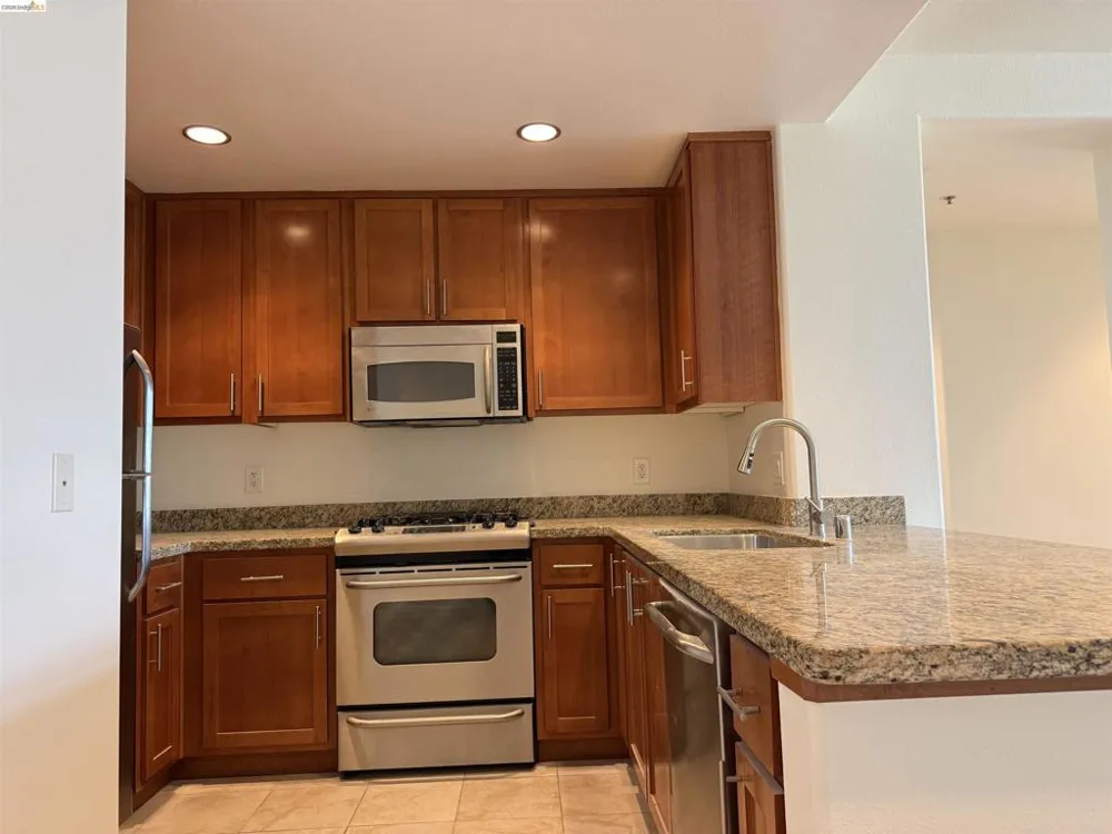 423 7Th St #607 Oakland, CA 94607
