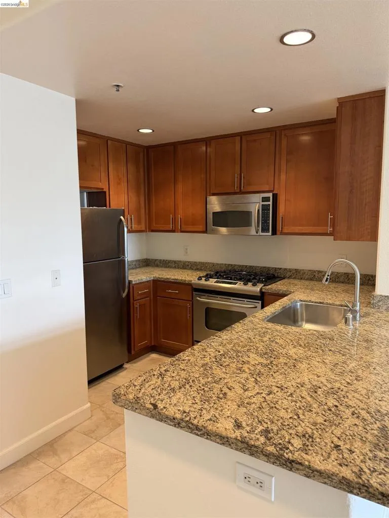 423 7Th St #607 Oakland, CA 94607