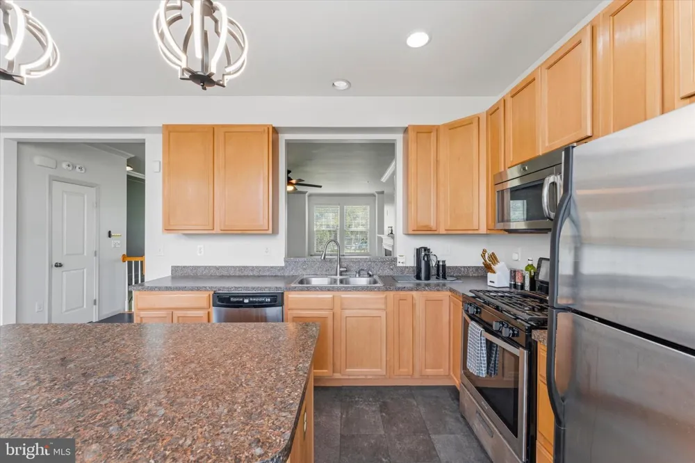 239 BUCKEYE CIRCLE La Plata, MD 20646