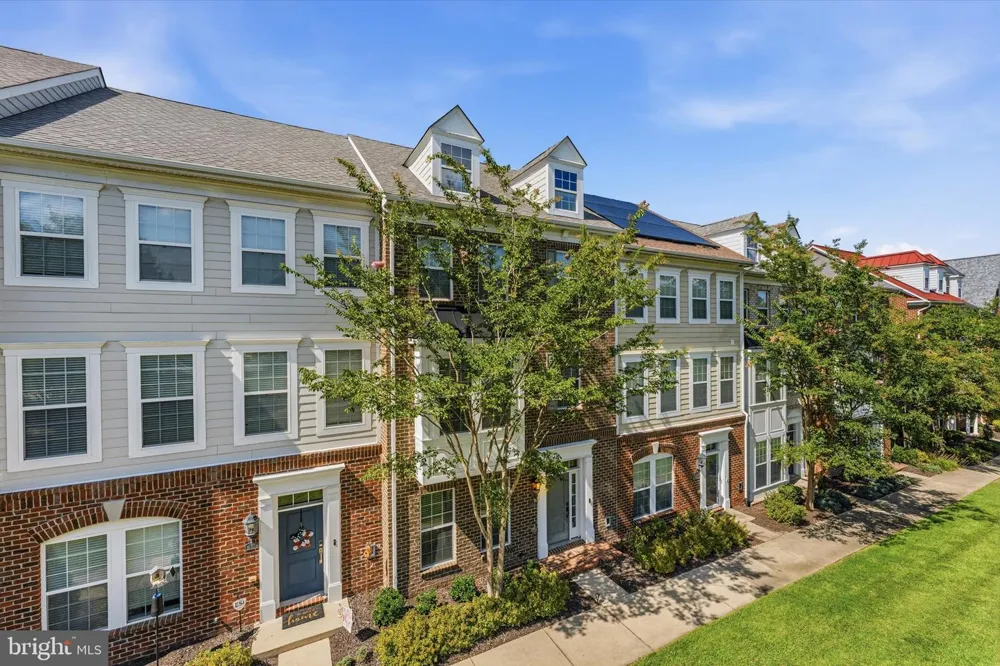 239 BUCKEYE CIRCLE La Plata, MD 20646