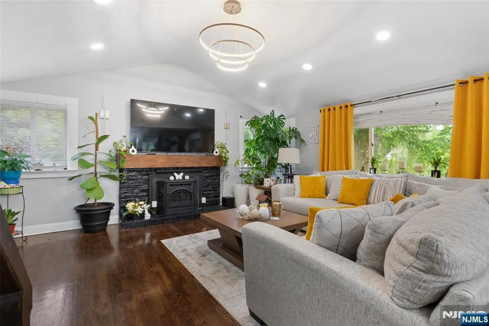 49 Hillcrest Drive Liberty, NJ 07838