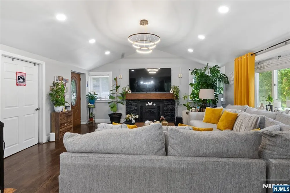 49 Hillcrest Drive Liberty, NJ 07838