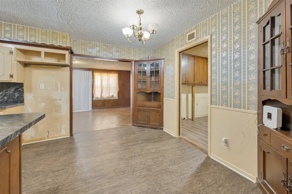 825 Glenda Drive Bedford, TX 76022