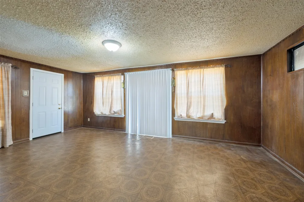 825 Glenda Drive Bedford, TX 76022