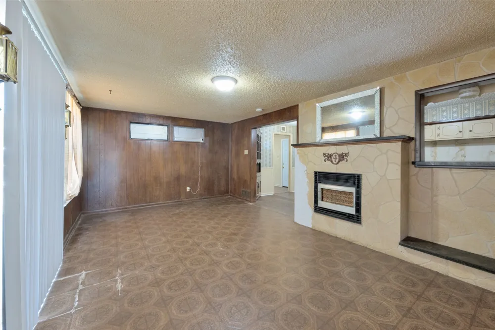 825 Glenda Drive Bedford, TX 76022