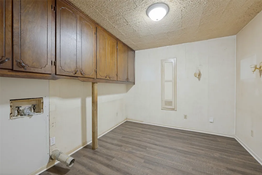 825 Glenda Drive Bedford, TX 76022