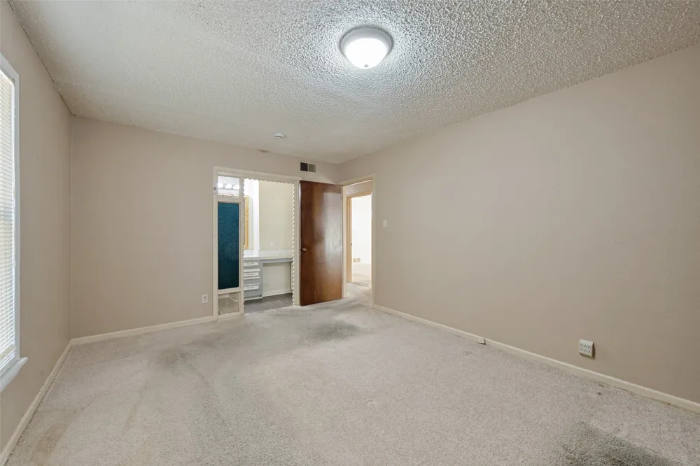 825 Glenda Drive Bedford, TX 76022