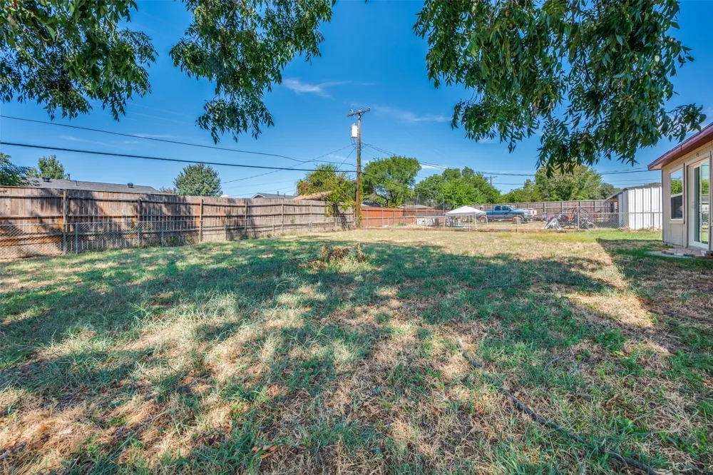 825 Glenda Drive Bedford, TX 76022