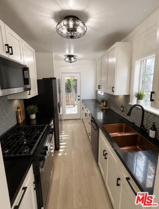 3957 Tivoli Avenue Los Angeles, CA 90066
