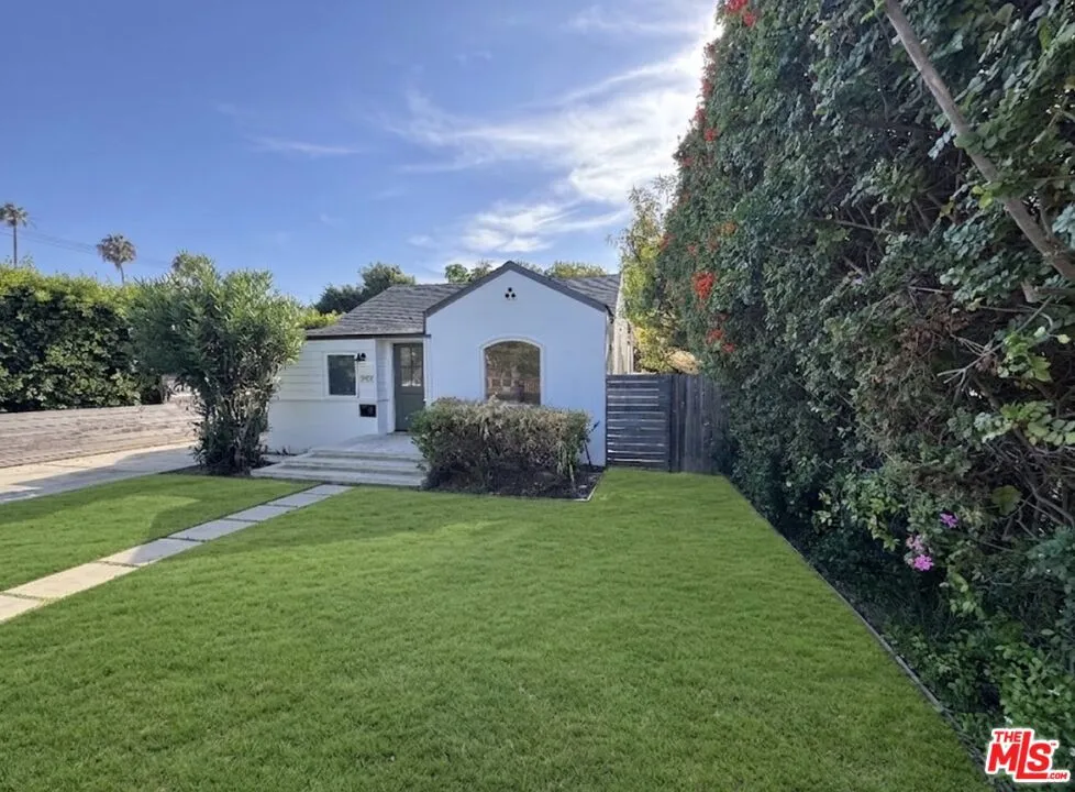 3957 Tivoli Avenue Los Angeles, CA 90066