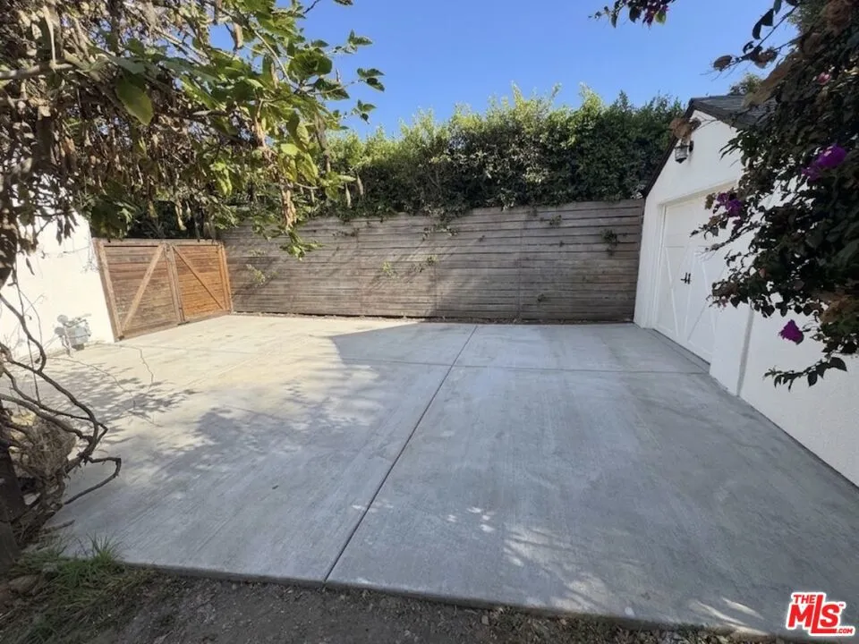 3957 Tivoli Avenue Los Angeles, CA 90066