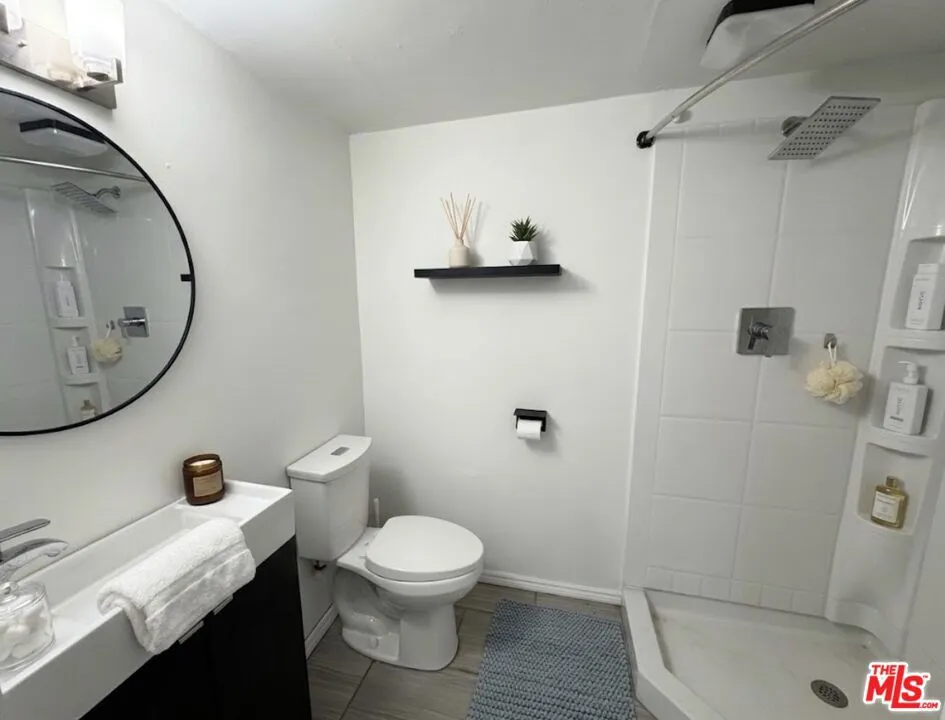 3957 Tivoli Avenue Los Angeles, CA 90066