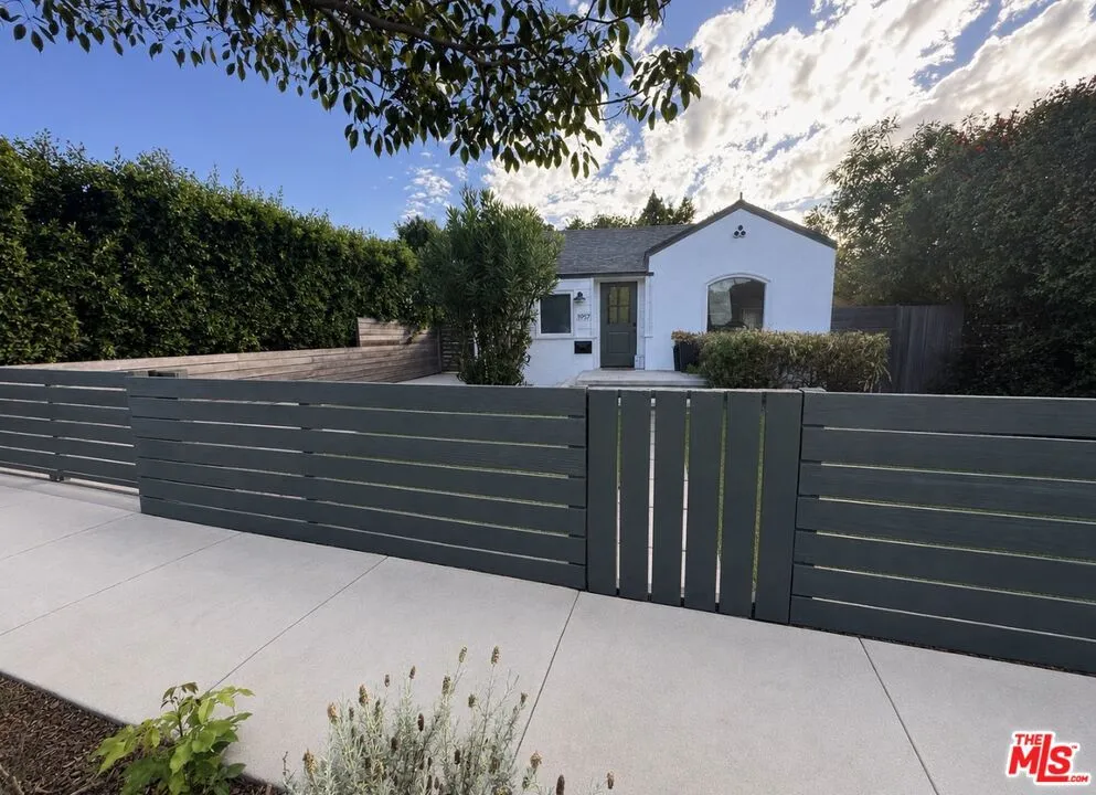 3957 Tivoli Avenue Los Angeles, CA 90066