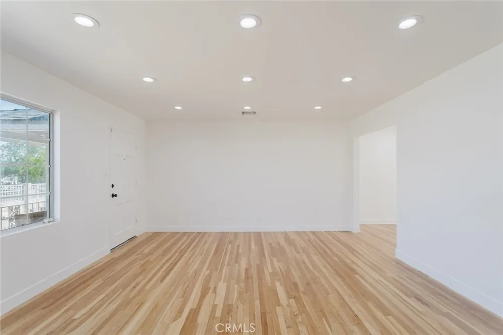 7737 Cleon Avenue Sun Valley, CA 91352