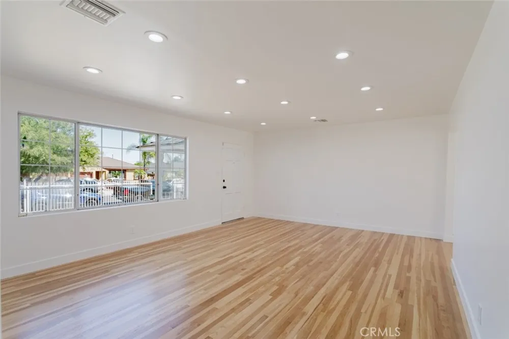 7737 Cleon Avenue Sun Valley, CA 91352