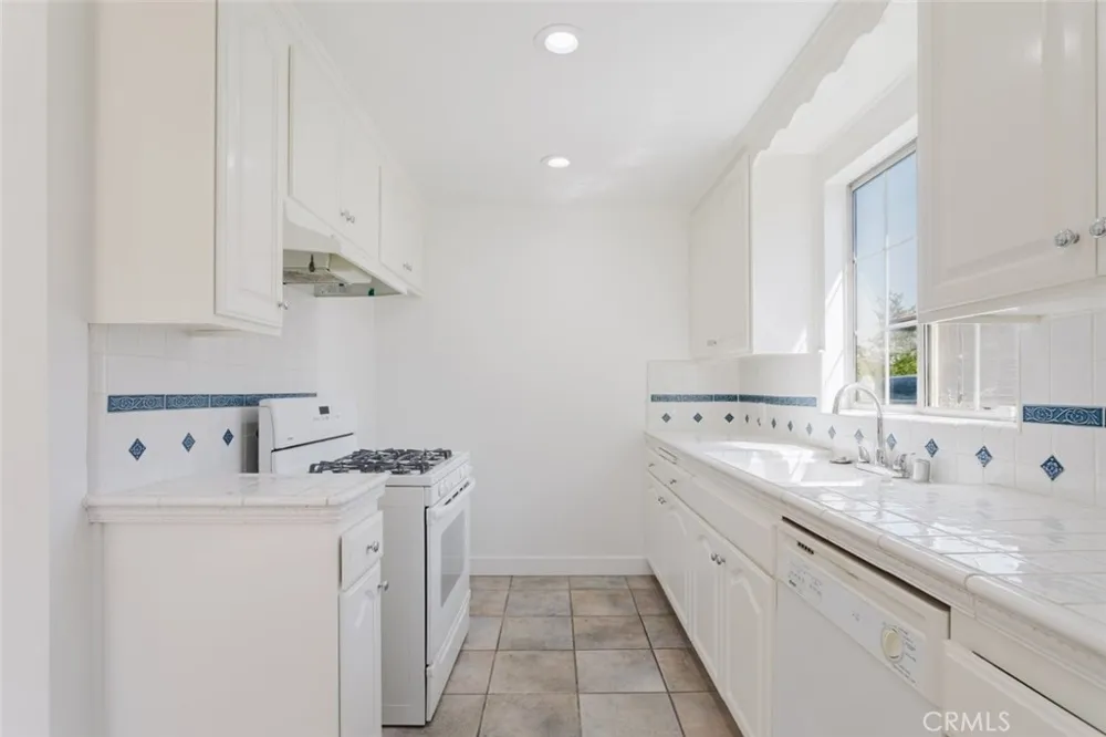 7737 Cleon Avenue Sun Valley, CA 91352