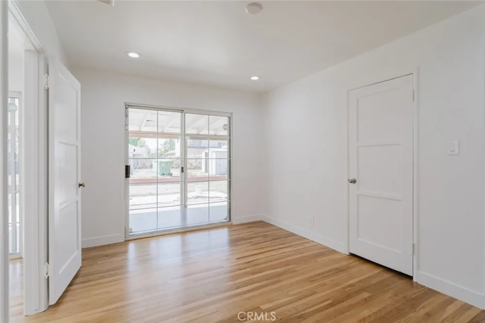 7737 Cleon Avenue Sun Valley, CA 91352