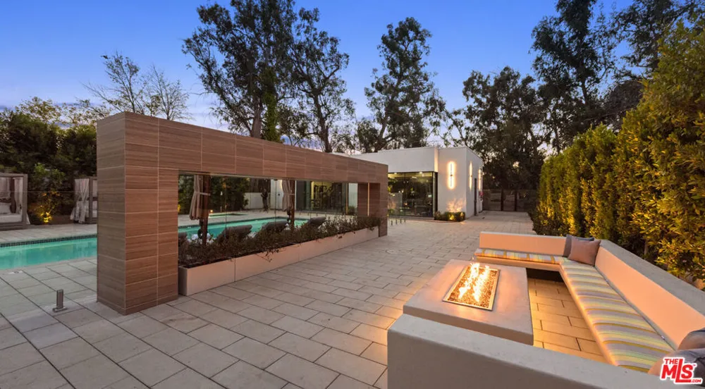 505 S Barrington Avenue #406 Los Angeles, CA 90049